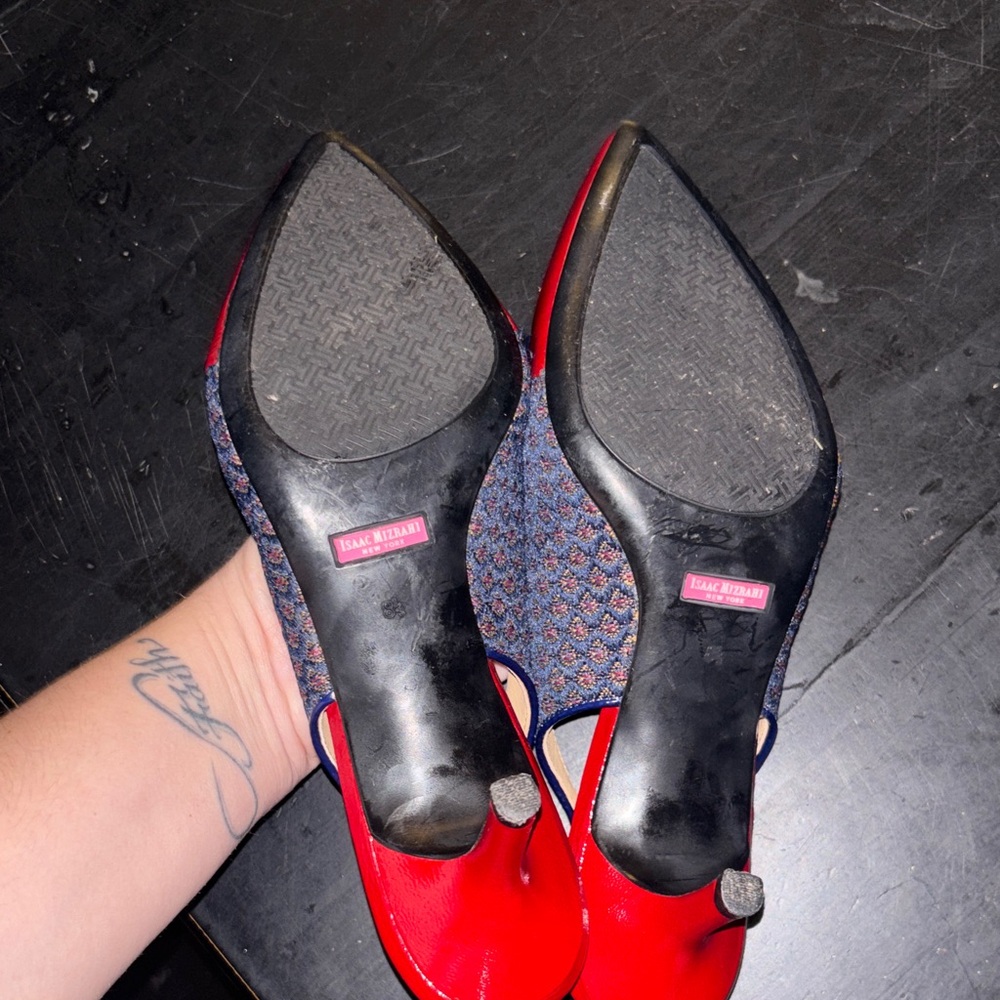 Isaac Mizrahi Vintage Red and Navy Pointed-Toe Slingback Pumps Sizs 9 - Picture 6 of 7